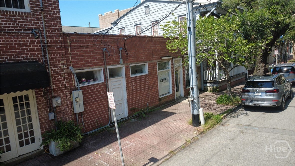 305 W Harris Street