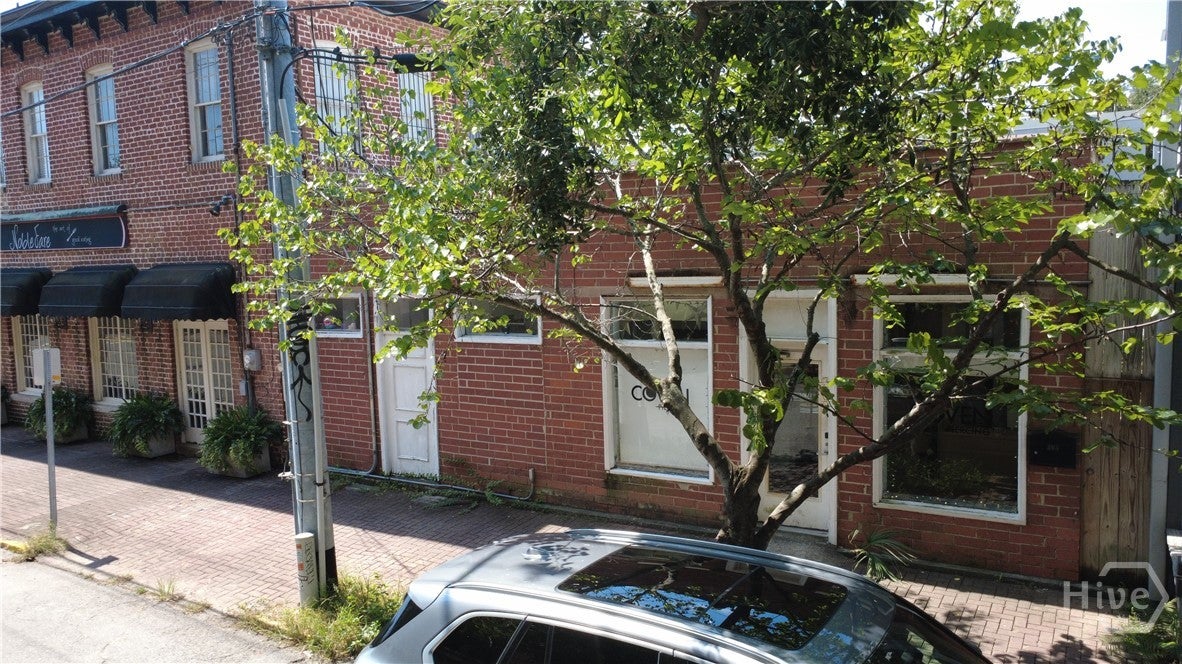 305 W Harris Street