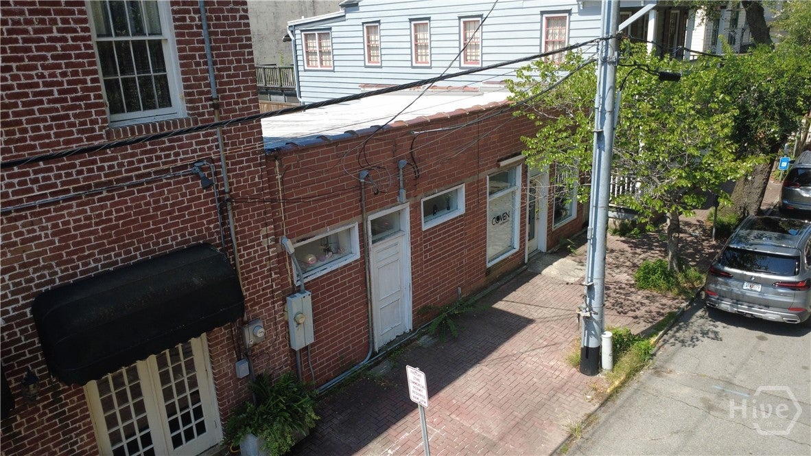 305 W Harris Street