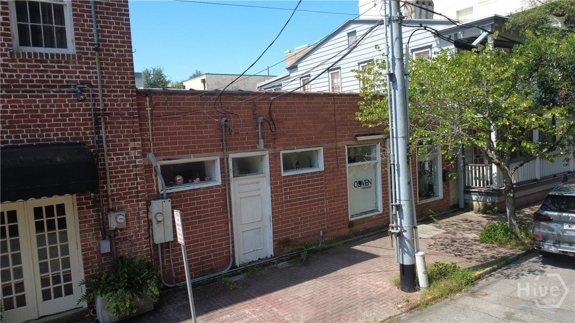 305 W Harris Street