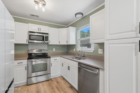 Tiny photo for 220 E Lakeridge Landing, Jacksonville, NC 28546 (MLS # 100568756)
