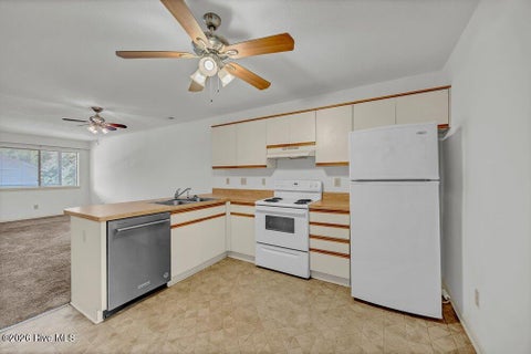 Tiny photo for 522 S Kerr Avenue #Apt 32, Wilmington, NC 28403 (MLS # 100598070)