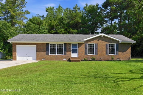 Homes For Sale - 105 Vandergrift Drive<br/> Jacksonville, NC 28540