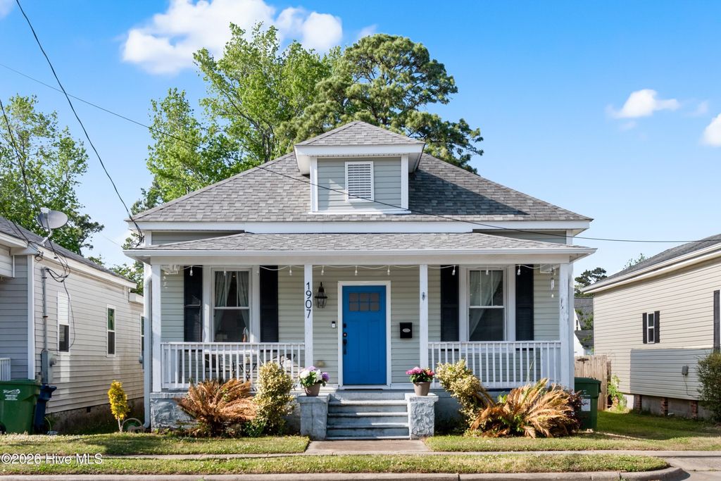Photo of 1907 Castle Street, Wilmington, NC 28403 (MLS # 100568086)