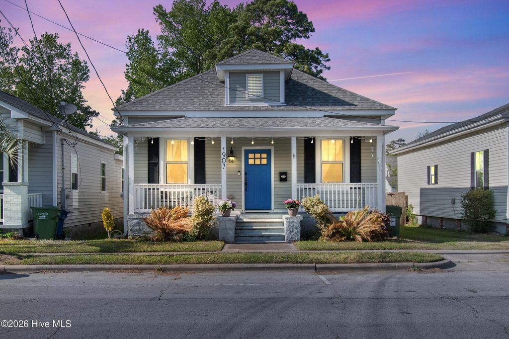 Photo of 1907 Castle Street, Wilmington, NC 28403 (MLS # 100568086)