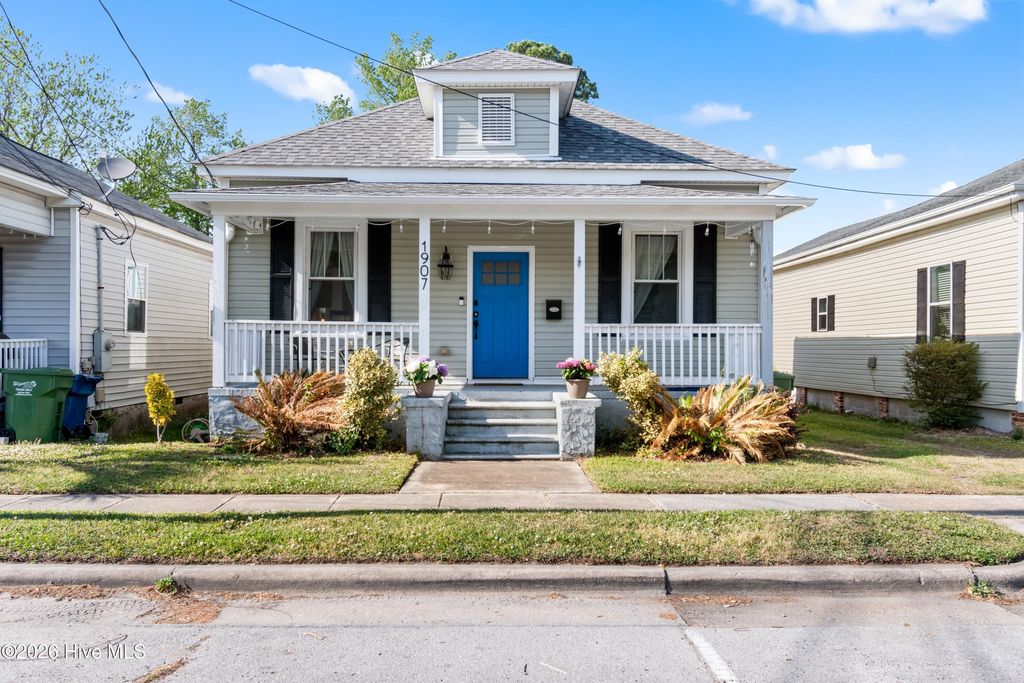 Photo of 1907 Castle Street, Wilmington, NC 28403 (MLS # 100568086)