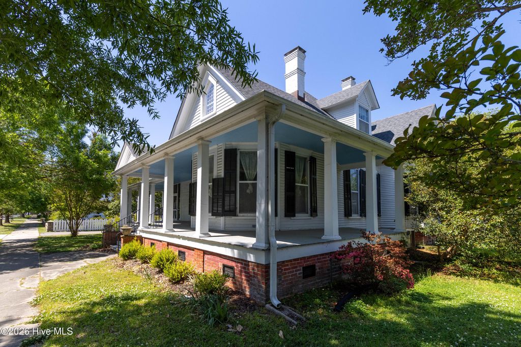 Photo of 105 N Granville Street, Edenton, NC 27932 (MLS # 100573395)