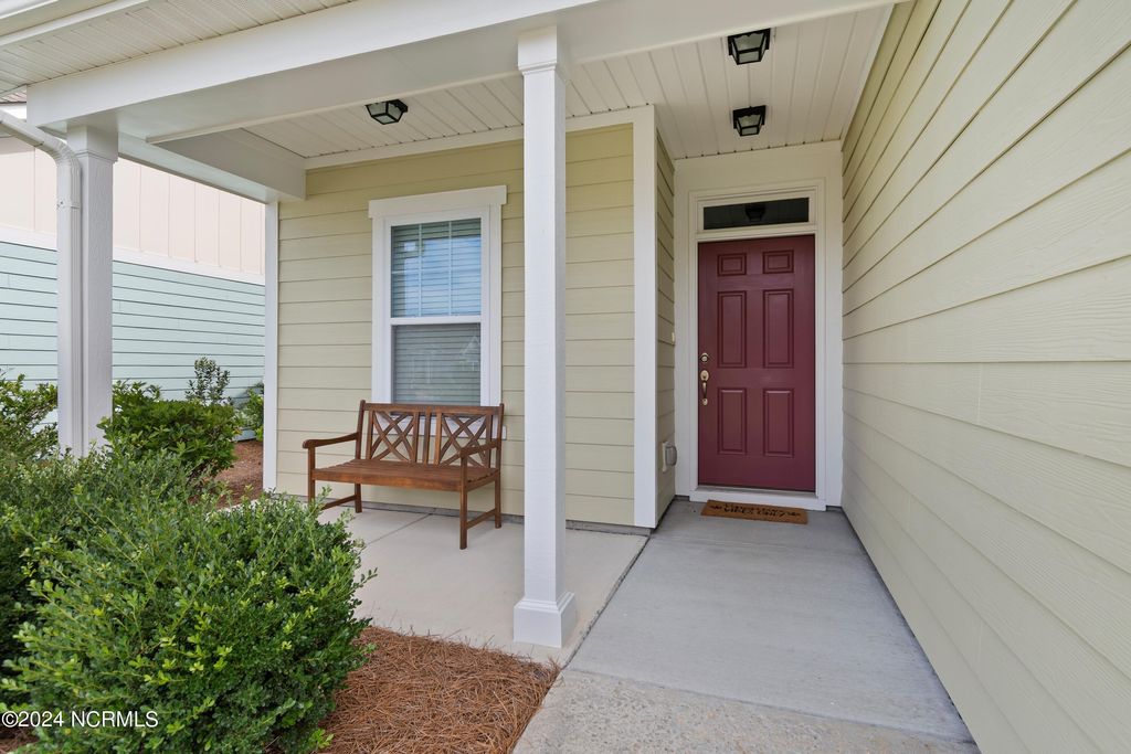 Photo of 3220 Inland Cove Drive, Southport, NC 28461 (MLS # 100568294)