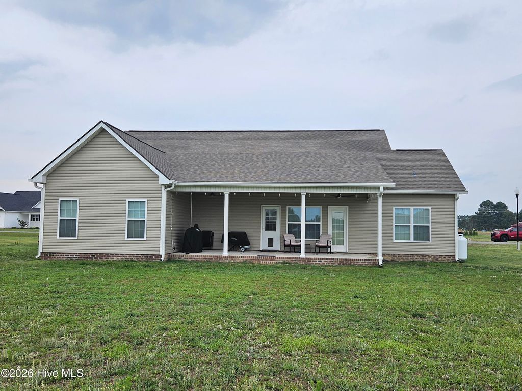 Photo of 91 Country Cove Lane, Clinton, NC 28328 (MLS # 100582634)