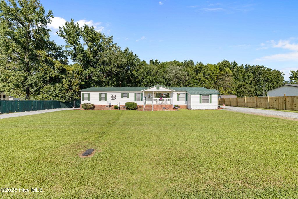 Photo of 88 Holiday Lane, Newton Grove, NC 28366 (MLS # 100527560)
