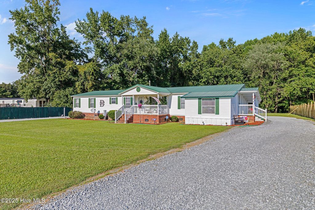 Photo of 88 Holiday Lane, Newton Grove, NC 28366 (MLS # 100527560)