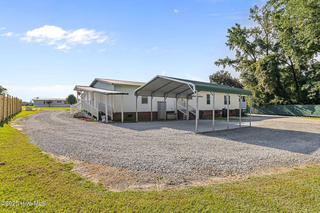 Photo of 88 Holiday Lane, Newton Grove, NC 28366 (MLS # 100527560)