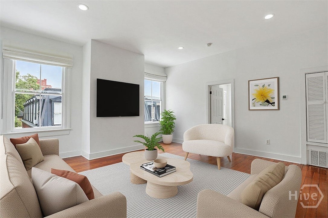 123 W Charlton Street 5