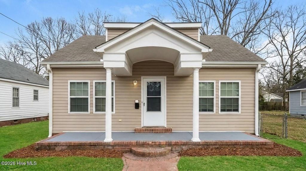 Photo of 1810 Greensboro Street, New Bern, NC 28560 (MLS # 100548175)