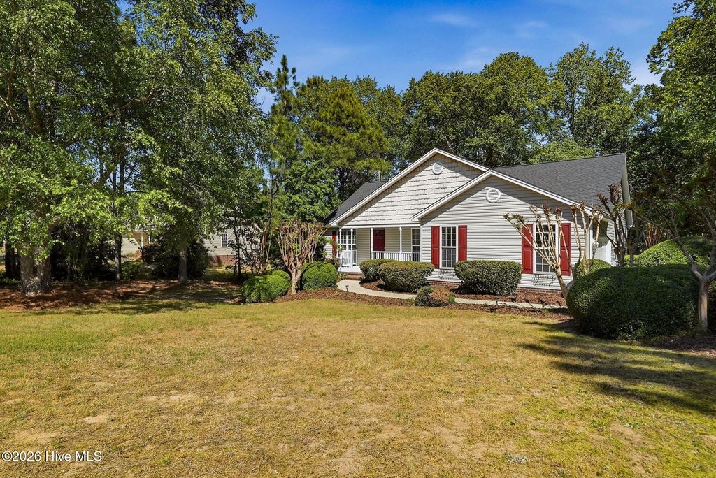 Photo of 260 Queens Cove Way, Carthage, NC 28327 (MLS # 100569425)
