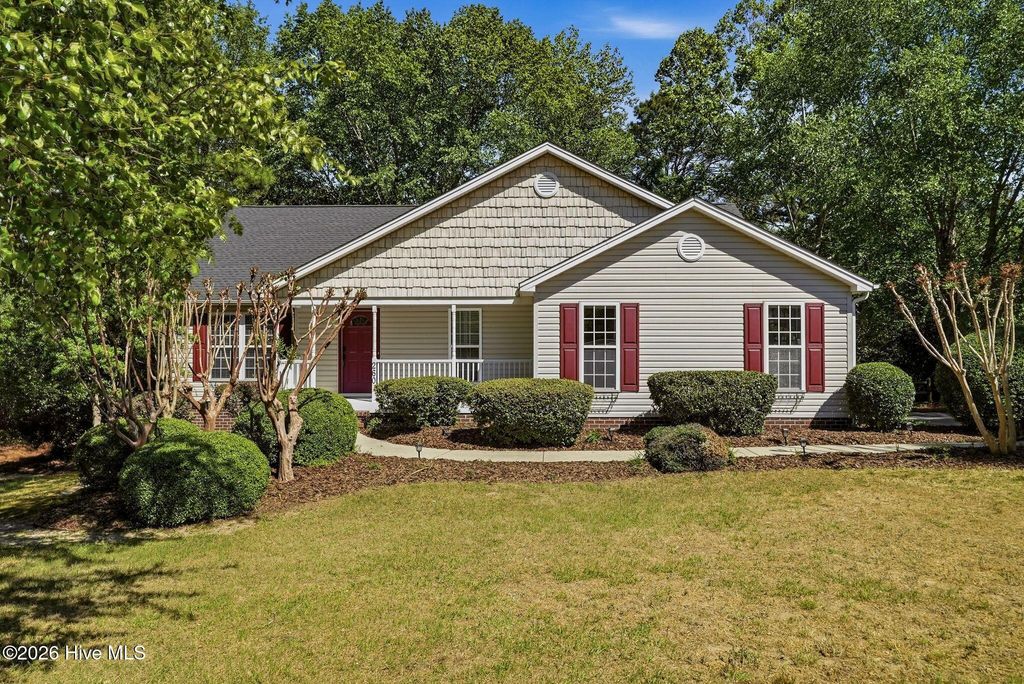 Photo of 260 Queens Cove Way, Carthage, NC 28327 (MLS # 100569425)