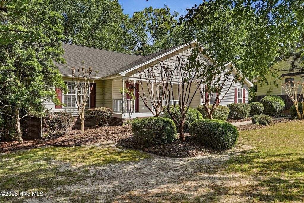 Photo of 260 Queens Cove Way, Carthage, NC 28327 (MLS # 100569425)