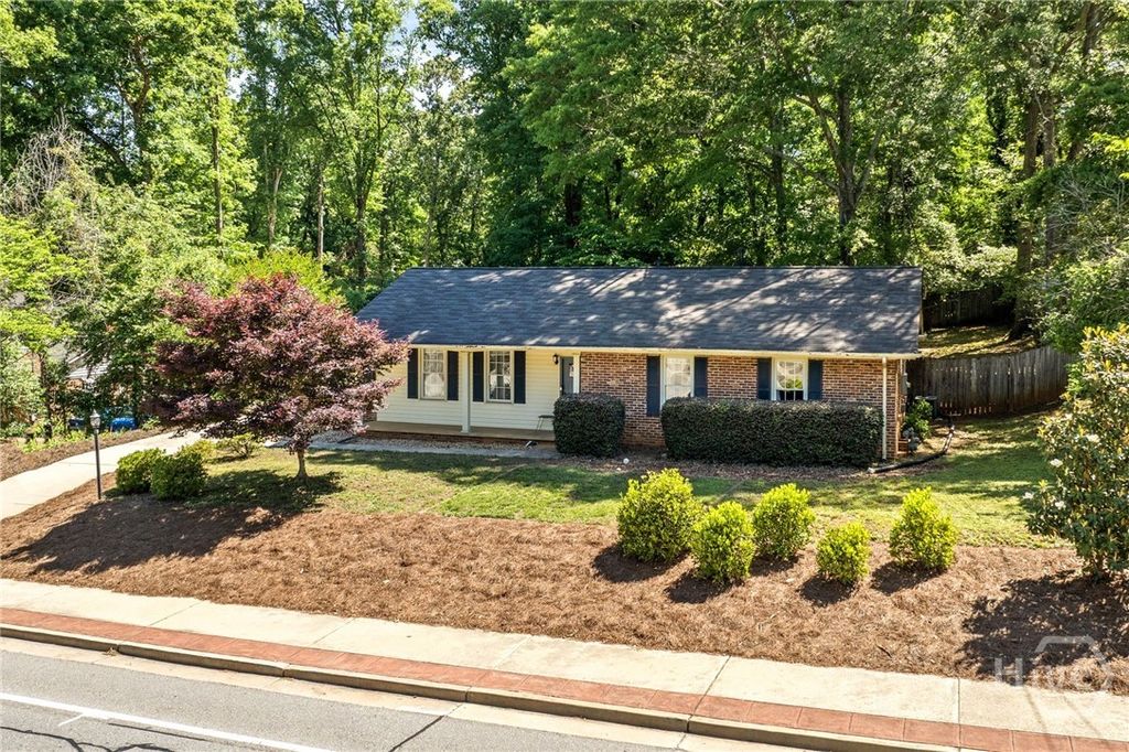 Photo of 1009 College Station Road, Athens, GA 30605 (MLS # CL355522)