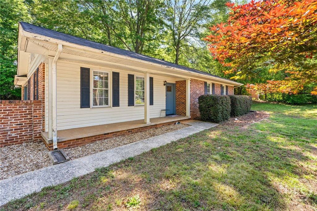 Photo of 1009 College Station Road, Athens, GA 30605 (MLS # CL355522)