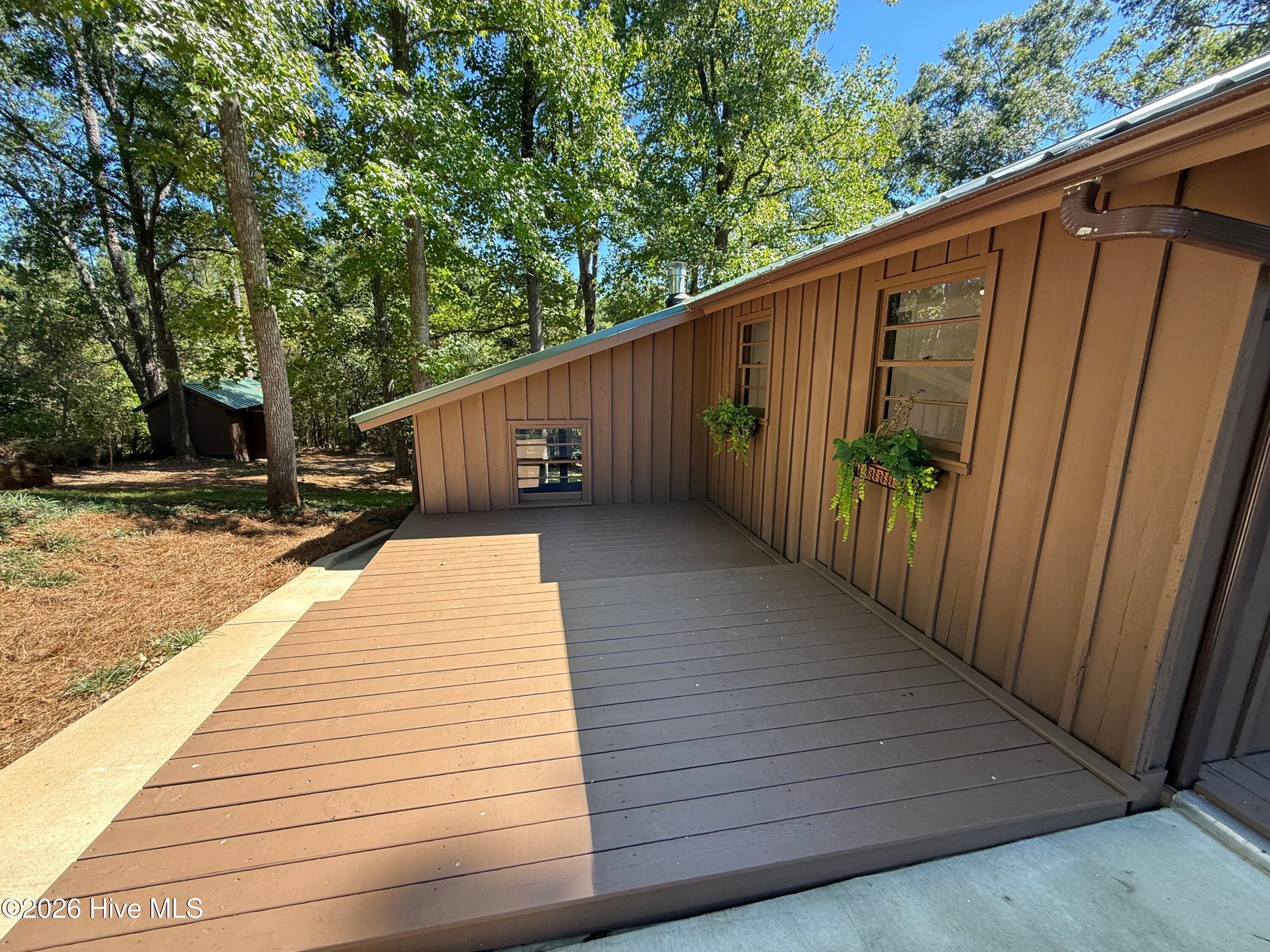 5558 Dogwood Drive NE