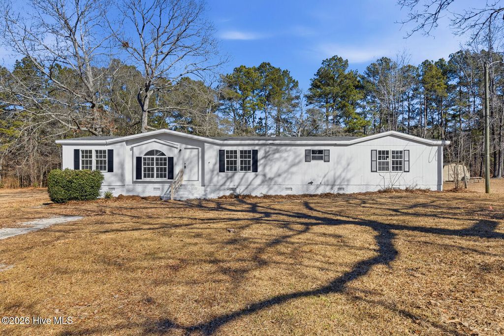 Photo of 298 Foxwood Trail, New Bern, NC 28560 (MLS # 100551769)