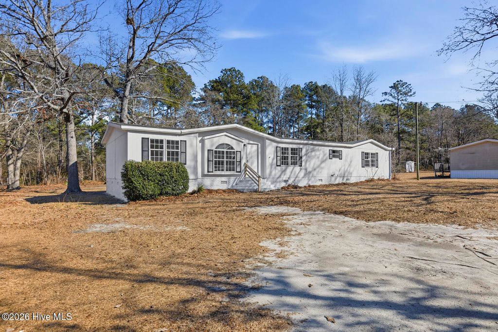Photo of 298 Foxwood Trail, New Bern, NC 28560 (MLS # 100551769)