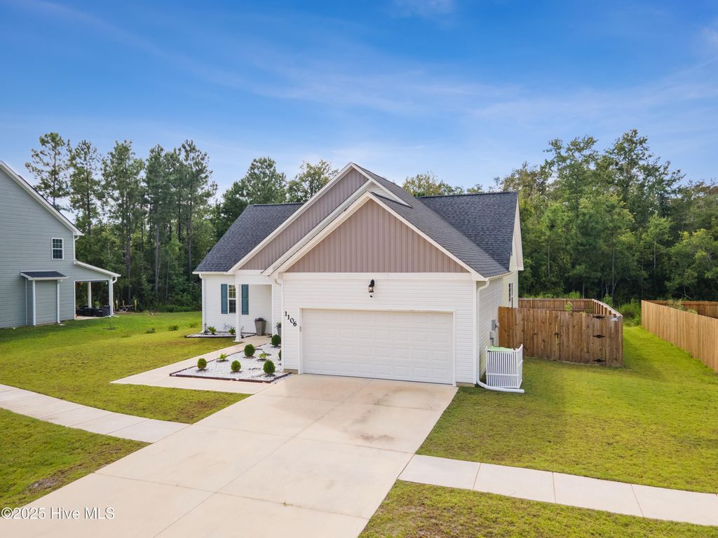 Photo of 1106 Carteret Manor Drive, Jacksonville, NC 28546 (MLS # 100527902)