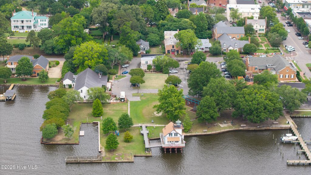 Photo of 111 W Water Street, Edenton, NC 27932 (MLS # 100577015)
