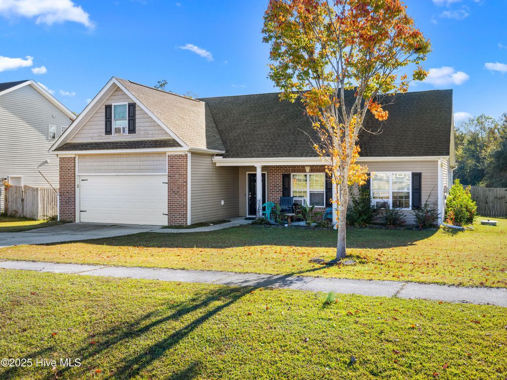 Photo of 220 Emerald Ridge Road, Jacksonville, NC 28546 (MLS # 100536146)