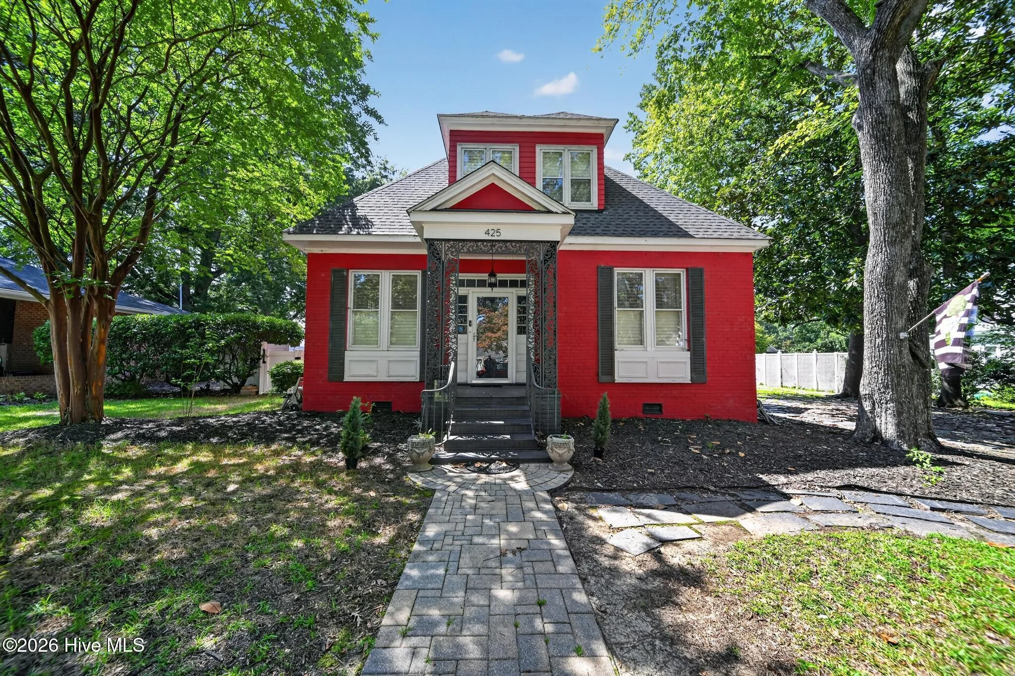 425 Roanoke Avenue