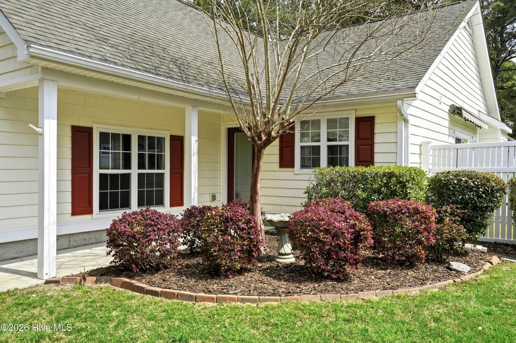 Photo of 4985 Glen Cove Drive SE, Southport, NC 28461 (MLS # 100562955)