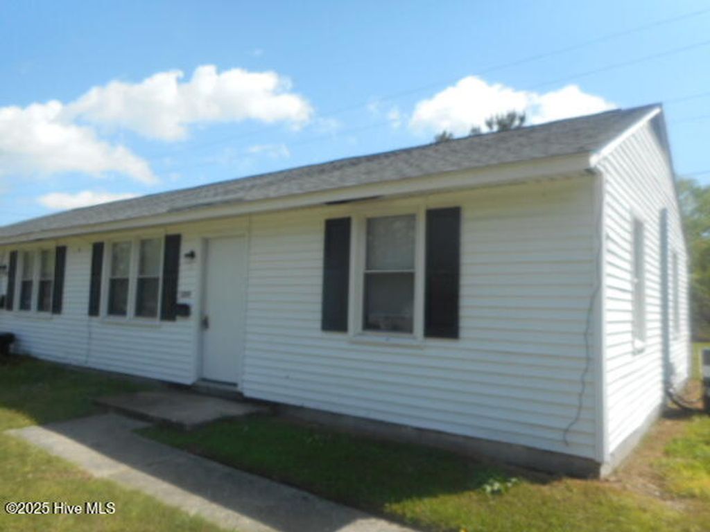 Photo of 1228 Davis Street, Jacksonville, NC 28540 (MLS # 100545672)