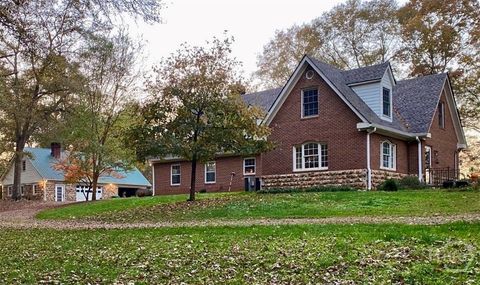 Photo of 919 Arnold Bottoms Road, Comer, GA 30629 (MLS # CL347604)