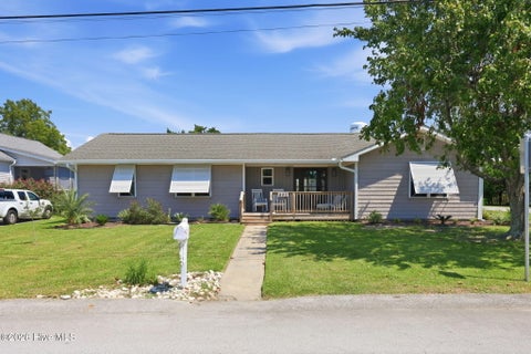 Homes For Sale - 602 W Broad Street<br/> Swansboro, NC 28584