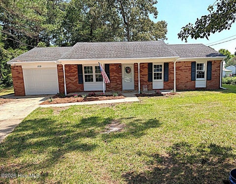 Homes For Sale - 109 Royal Court<br/> Onslow County, Jacksonville, NC 28546