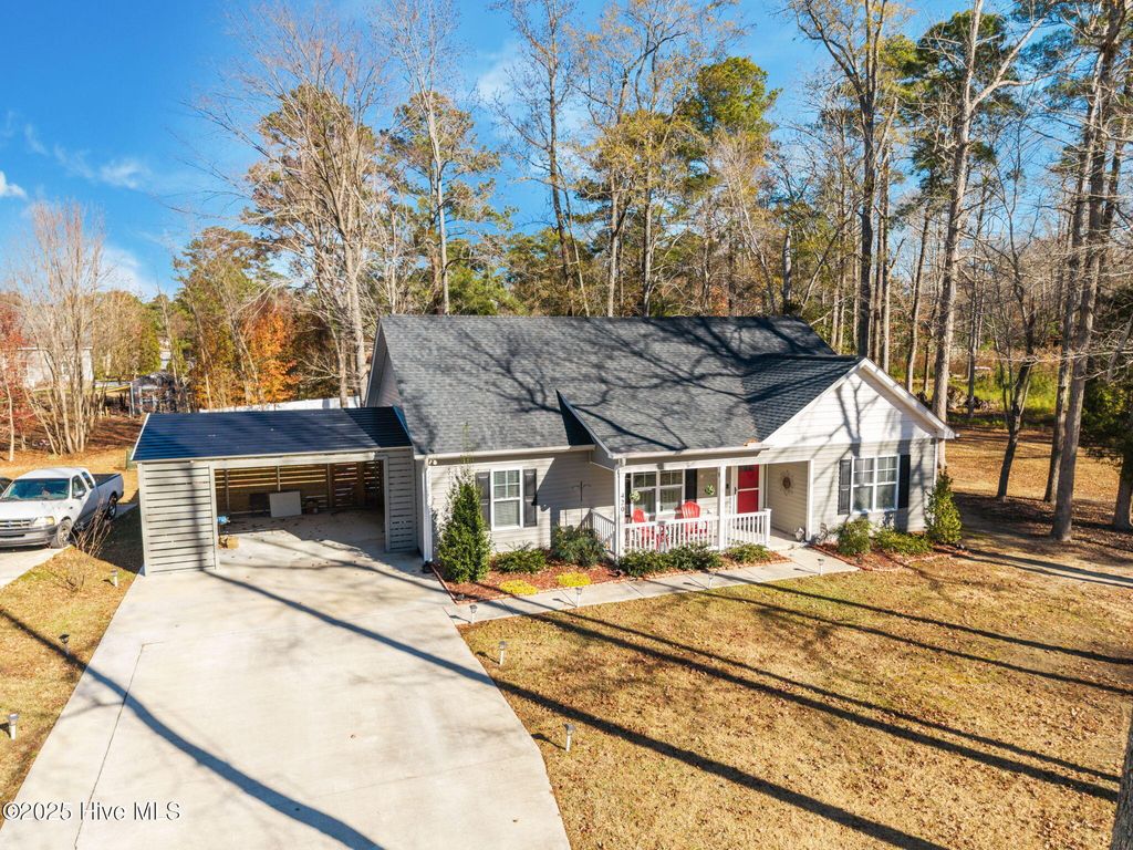 Photo of 420 Crown Drive, Washington, NC 27889 (MLS # 100545135)