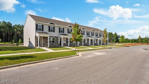 Townhouse For Sale - 2027 Clock Road<br/> Craven County, New Bern, NC 28562