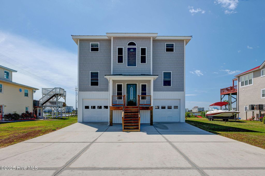 Photo of 233 Grandview Drive, Sneads Ferry, NC 28460 (MLS # 100505826)