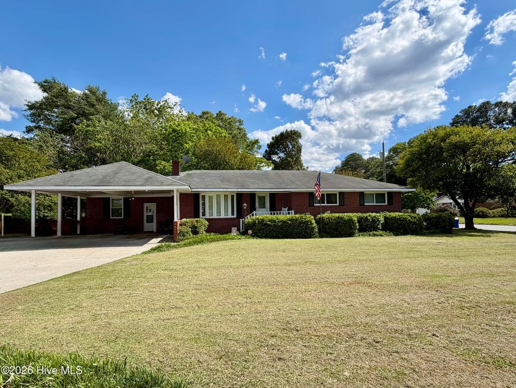 Photo of 100 E Berkshire Road, Greenville, NC 27858 (MLS # 100574380)