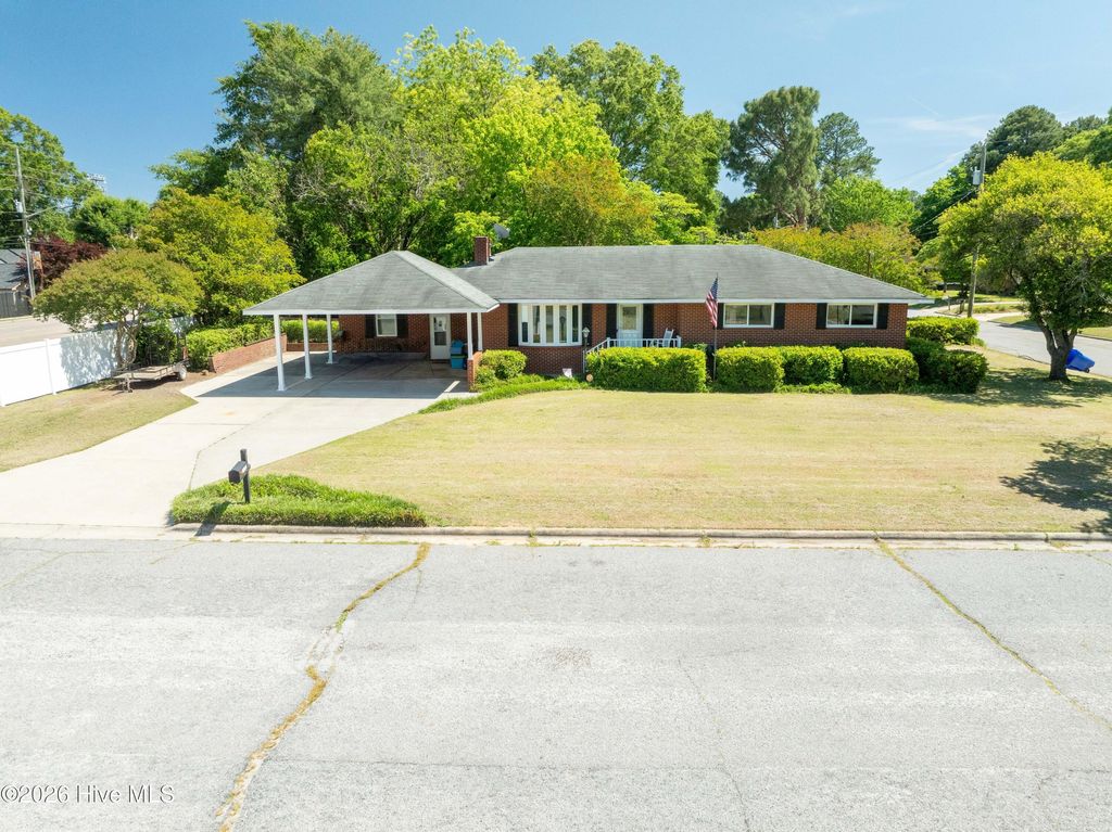 Photo of 100 E Berkshire Road, Greenville, NC 27858 (MLS # 100574380)