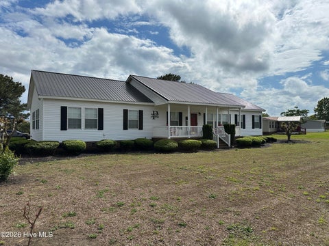 Homes For Sale - 1198 Kenan Weeks Road<br/> Sampson County, Newton Grove, NC 28366