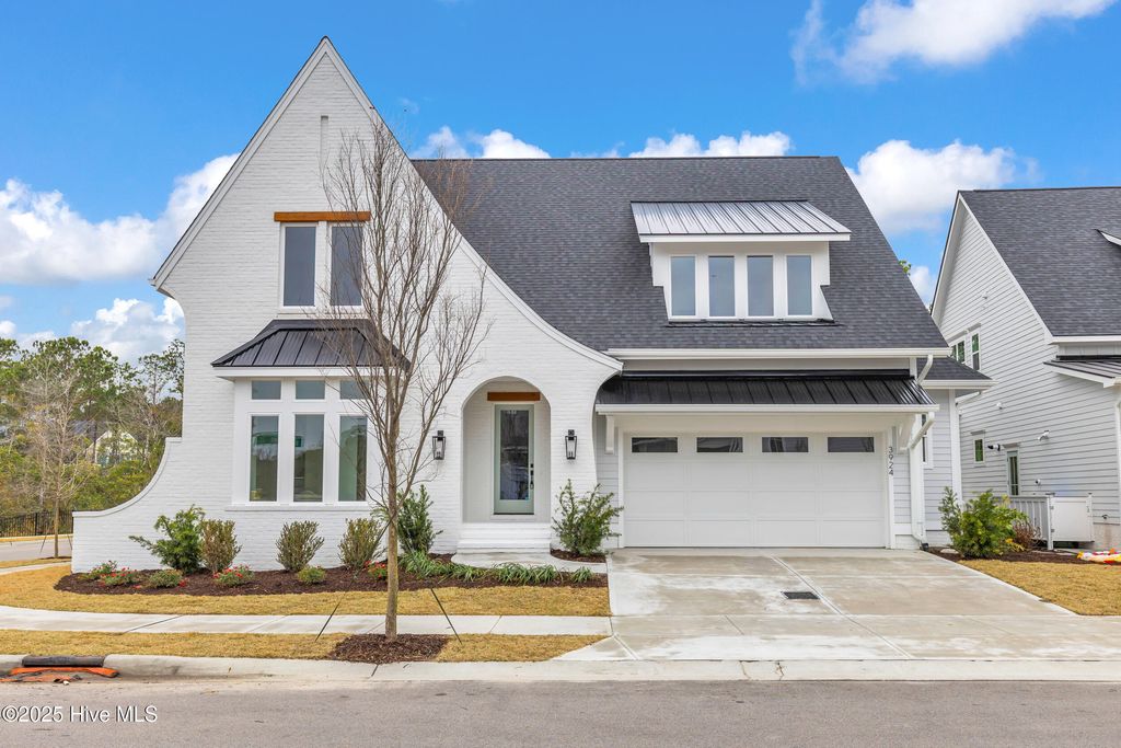 Photo of 3924 Laurel Point Drive #147, Wilmington, NC 28409 (MLS # 100516192)