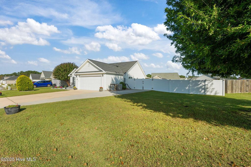 Photo of 115 Els Lane, New Bern, NC 28560 (MLS # 100535099)