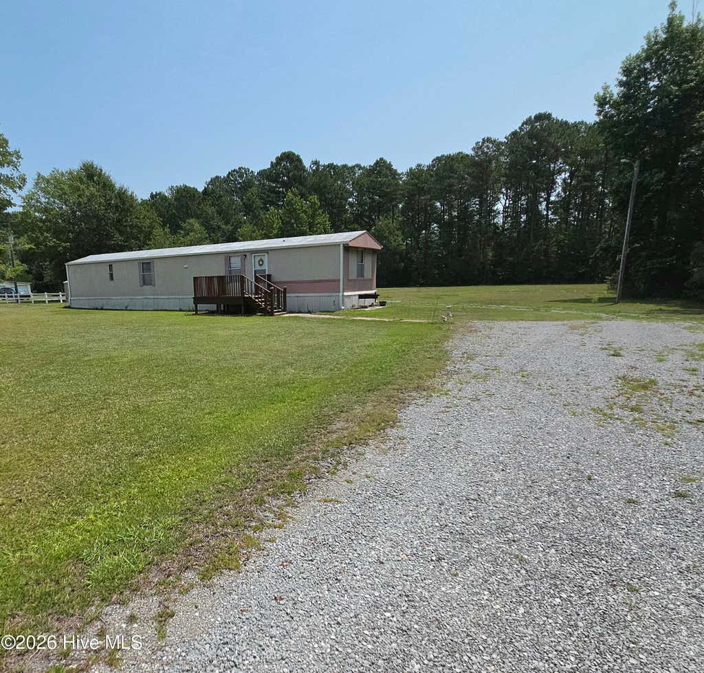 Photo of 205 Meadow Lane E, Hubert, NC 28539 (MLS # 100593713)