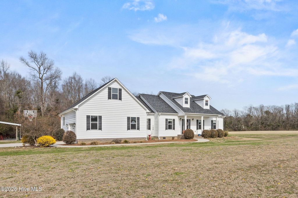Photo of 1000 Gregory Fork Road, Richlands, NC 28574 (MLS # 100556913)