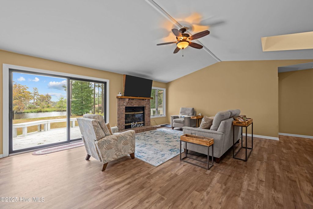 Photo of 103 Gull Pointe, New Bern, NC 28562 (MLS # 100530668)