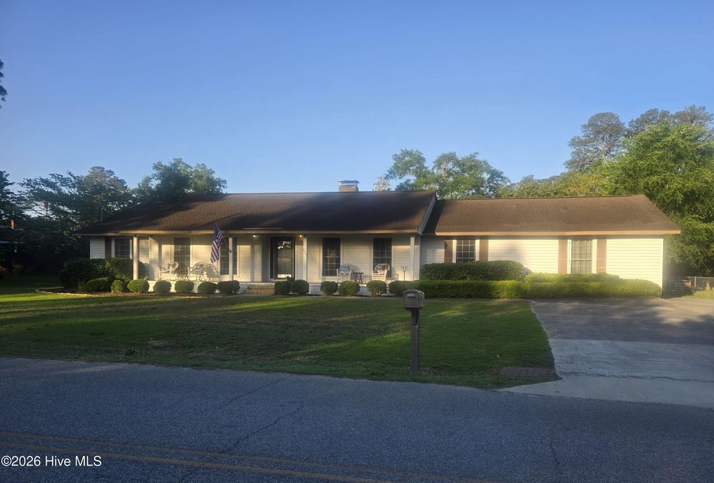 Photo of 605 Beechwood Drive NW, Thomson, GA 30824 (MLS # 100574492)