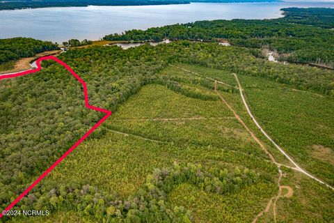 B-1 B-1 Sr 1103 Off Blounts Creek NC 27814