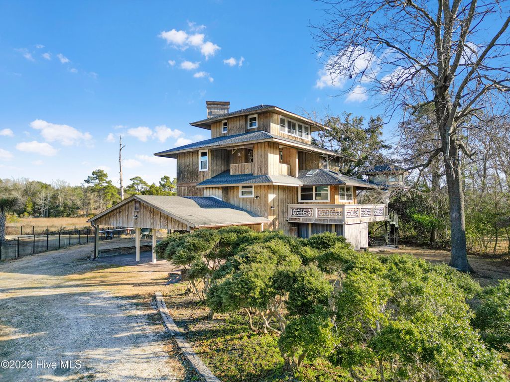 Photo of 412 Lakeview Drive, Hampstead, NC 28443 (MLS # 100550645)