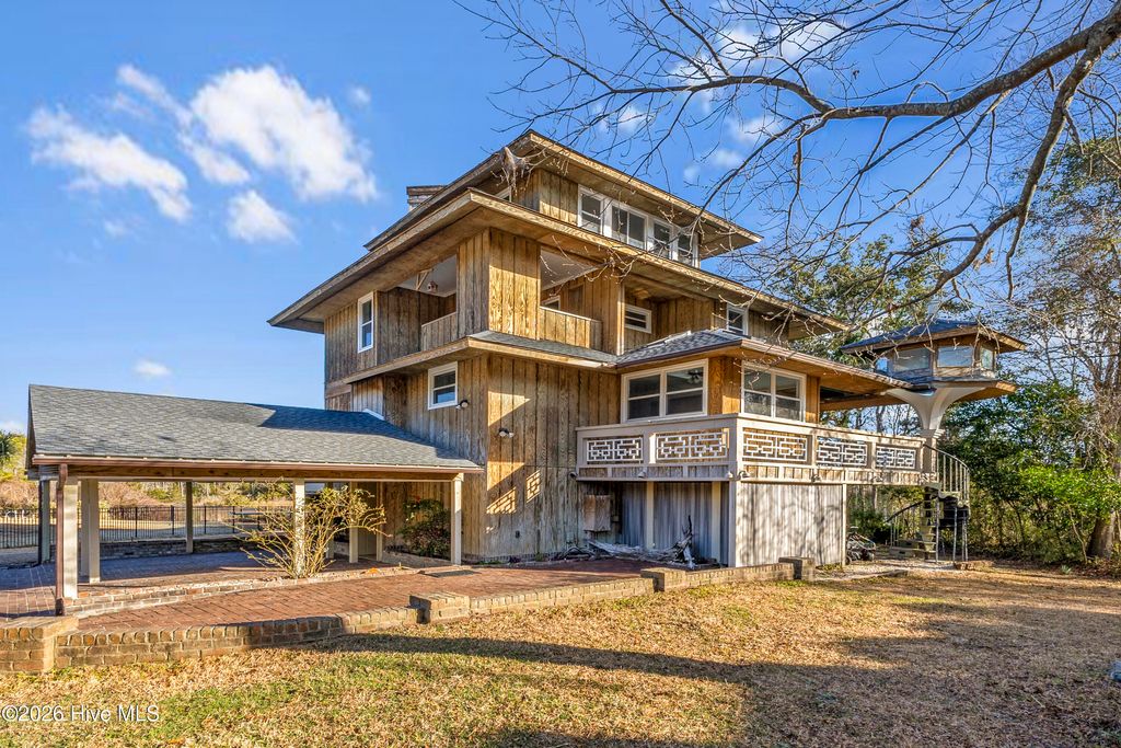 Photo of 412 Lakeview Drive, Hampstead, NC 28443 (MLS # 100550645)